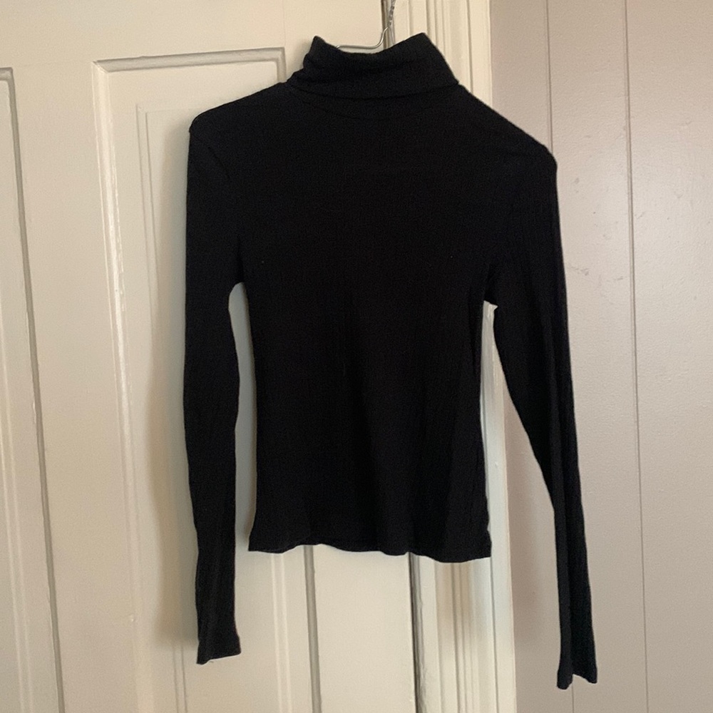 Semi-cropped fitted turtle neck from SHEIN, size Sm.